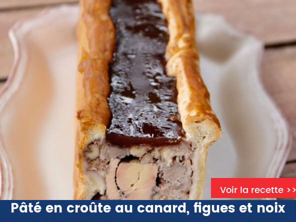 Pâté en croûte au canard, figues et noix